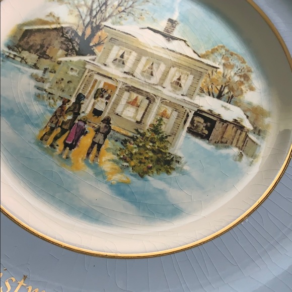 Adorable Christmas Plate 1977 Carolers in snow - Picture 6 of 6